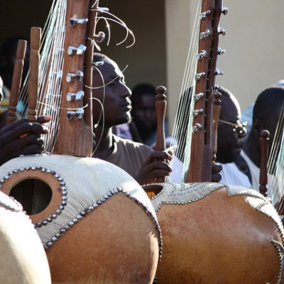 La Kora, l’instrument traditionnel de musique ouest africain par excellence